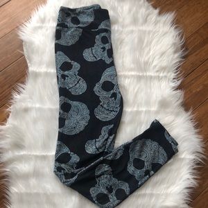 🔥Final Price!🦄Rare🦄 Lularoe Paisley Skulls